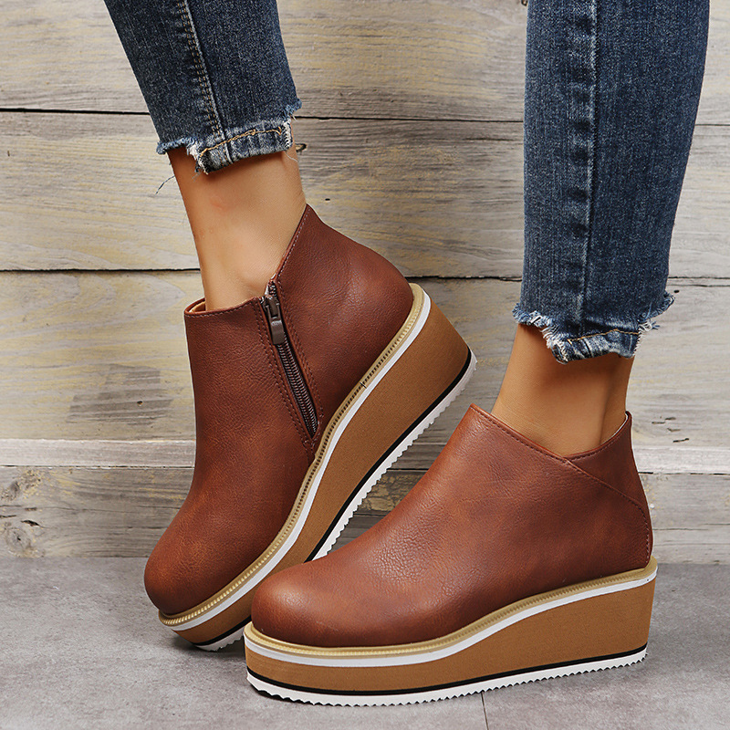 Botines de mujer con tacón grueso.